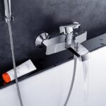 Badezimmer Style : Schwarze Armaturen Im Bad Rahmenloser Ovaler Spiegel Chrom Armatur Waschbecken Kleines Badezimmer Mit Dusche Modern Gestalten