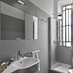 Moderne Küchen : Wellness Bad Zu Hause Gestalten Wellness Bad Badezimmer Mit Einbauwanne Orchidee Und Aufsatzwaschbecken Küche Mit Kochinsel Planen