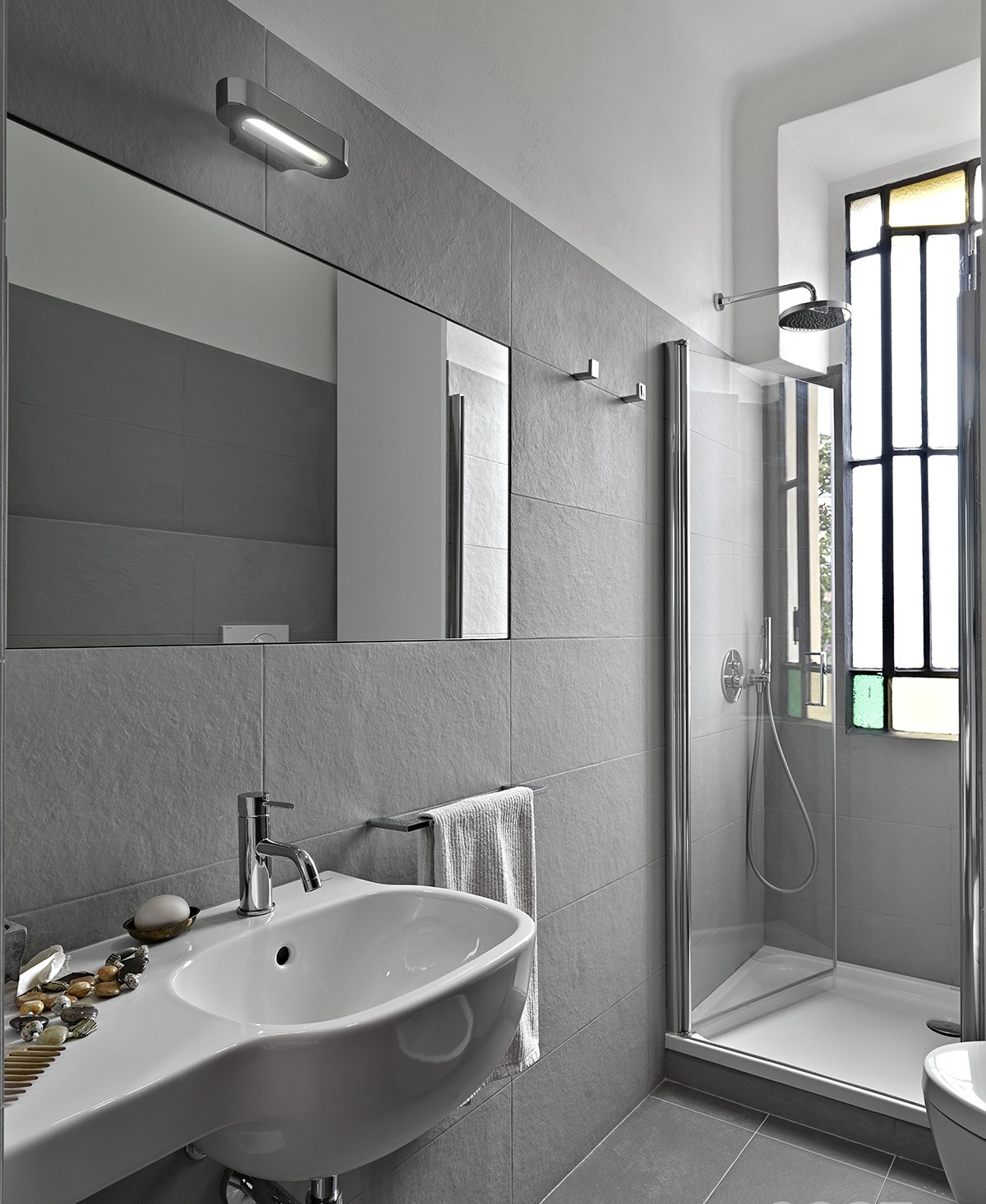 wellness bad badezimmer mit einbauwanne orchidee und aufsatzwaschbecken