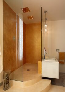 Badezimmer Style : Wellness Bad Zu Hause Gestalten Wellness Bad Begehbare Dusche Mit Goldener Wand Und Glaswaschbecken Kleines Badezimmer Mit Dusche Modern Gestalten Badezimmer Style: Wellness Bad Zu Hause Gestalten Wellness Bad Begehbare Dusche Mit Goldener Wand Und Glaswaschbecken Kleines Badezimmer Mit Dusche Modern Gestalten