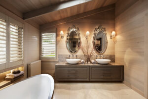Badezimmer Style: Wellness Bad Zu Hause Gestalten Wellness Bad Dachgeschoss Mit Doppelwaschtisch Und Ovalen Spiegeln Bodenebene Dusche Nachrüsten